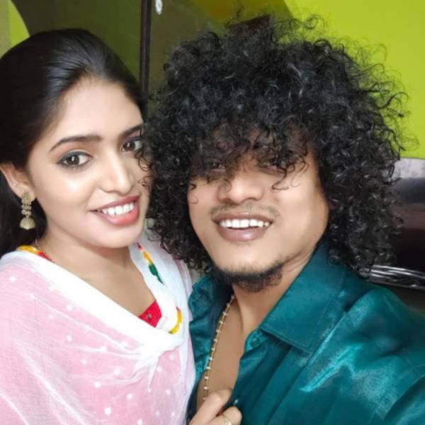 யார் அந்த பொண்ணு