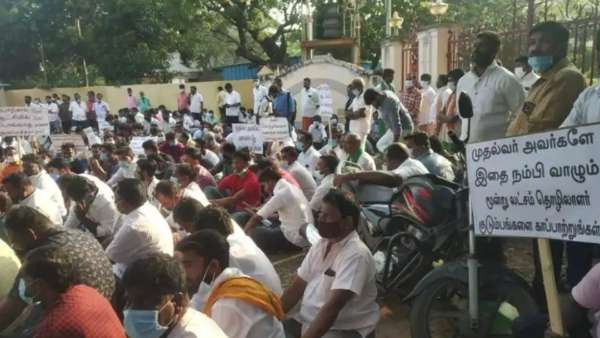  பார் நிர்வாகிகள் போராட்டம் 