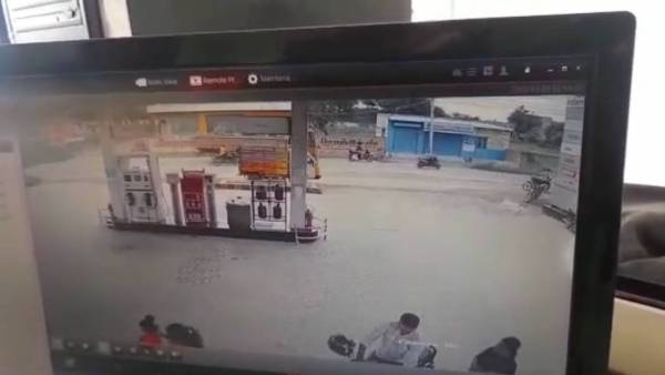 தலையில் ஏறி இறங்கிய லாரி