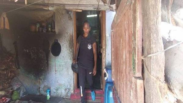 கூலி வேலை செய்யும் பெண் 