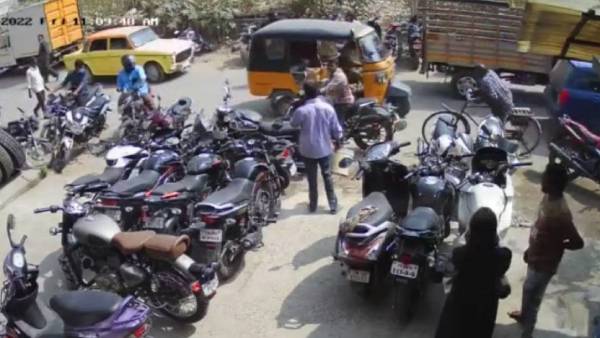 புல்லட்டை தேர்வு செய்த ஜோடி 