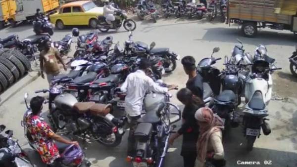 புல்லட் வண்டியுடன் எஸ்கேப் 