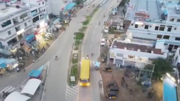 சாலையில் அடாவடி 