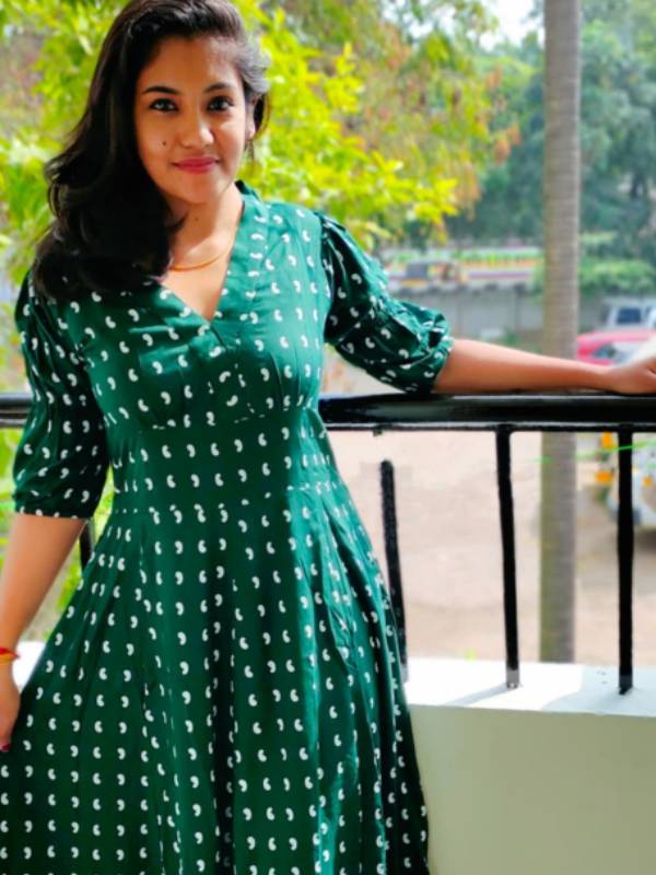 கொடி திரைப்படத்தில் அறிமுகம்