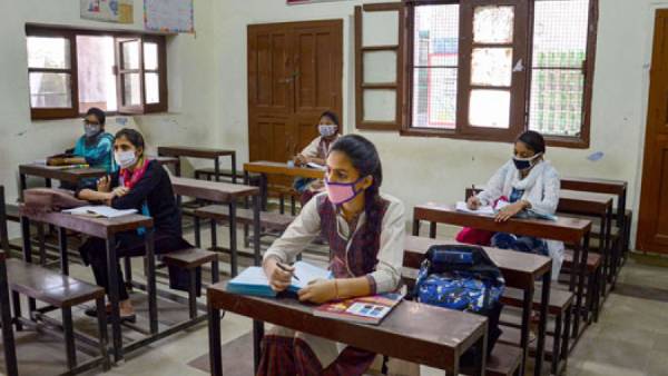 தமிழகத்தில் பள்ளிகள் இயங்க தடை 