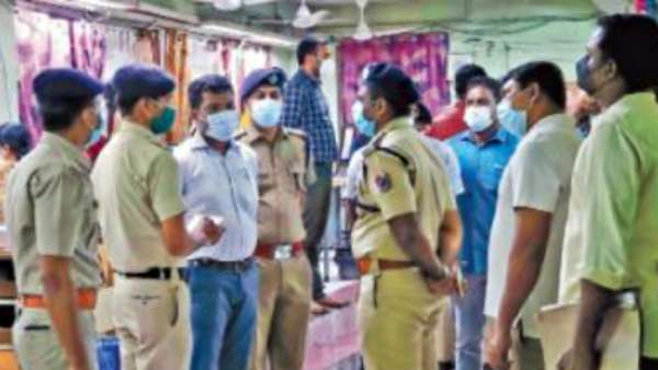  ஊழியரை மீட்ட போலீசார்