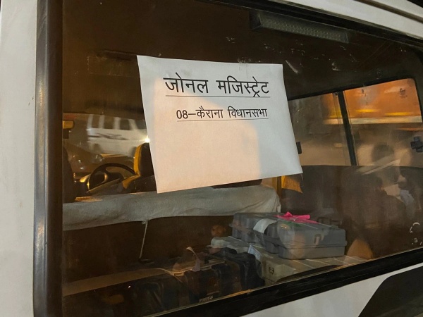 காரில் இவிஎம்