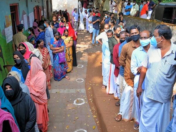 முன்கூட்டியே வந்த மக்கள்