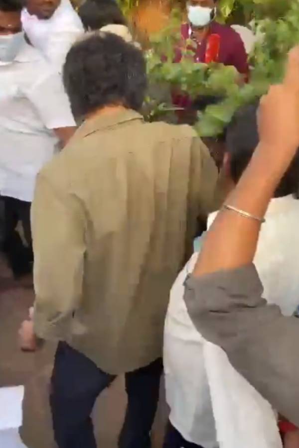 கை கூப்பி நன்றி கூறிய விஜய் 