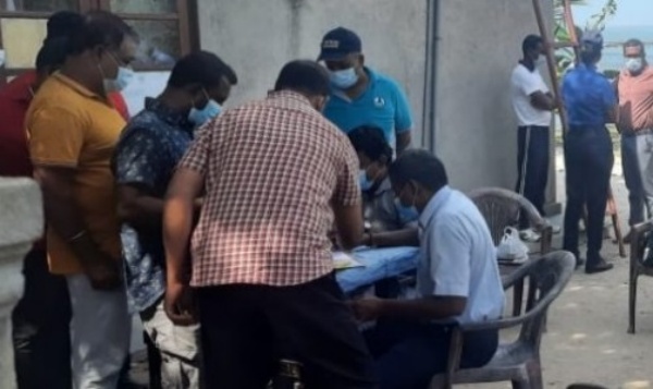 டெல்லியில் பீரிஸ் டெல்லியில் பீரிஸ்