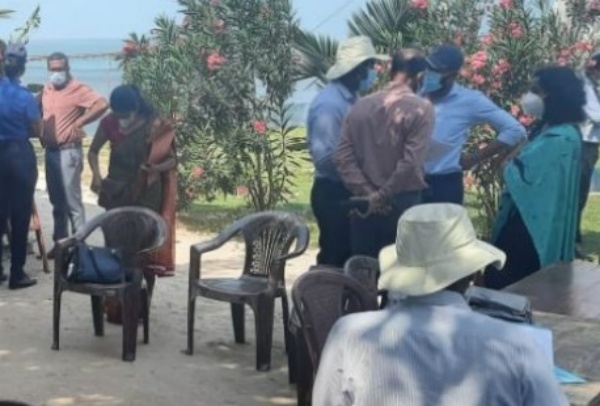 சீனா ஆதரவு டக்ளஸ் சீனா ஆதரவு டக்ளஸ்