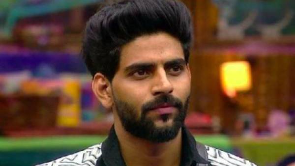 கலங்க வைத்த கதை சொல்லும் டாஸ்க்