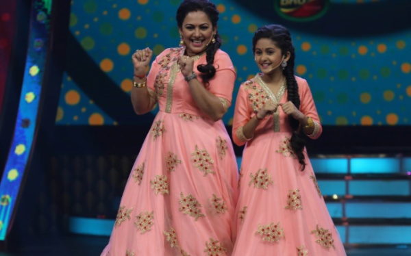 மீண்டும் இணைந்த அம்மா மகள் மீண்டும் இணைந்த அம்மா மகள்