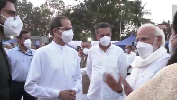 பிரதமர் மோடி இறுதி அஞ்சலி 