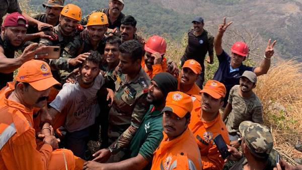 பெங்களூரில் இருந்து ராணுவம் பெங்களூரில் இருந்து ராணுவம்