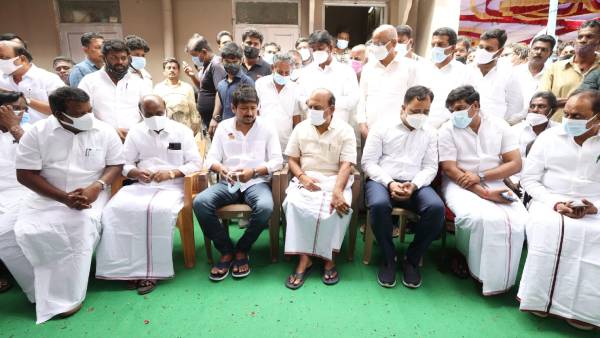 அமைச்சர் தாயார் 