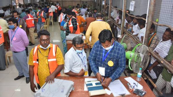 சினிமாவில் நடித்தால் அரசியலுக்கு எப்படி? 