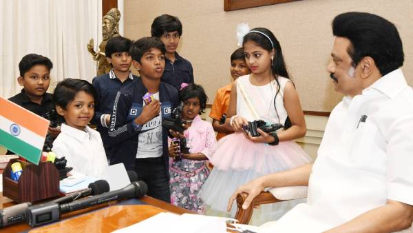 பள்ளி மாணவன் பள்ளி மாணவன்