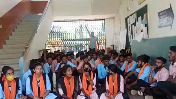 இந்து மாணவர்கள் இந்து மாணவர்கள்