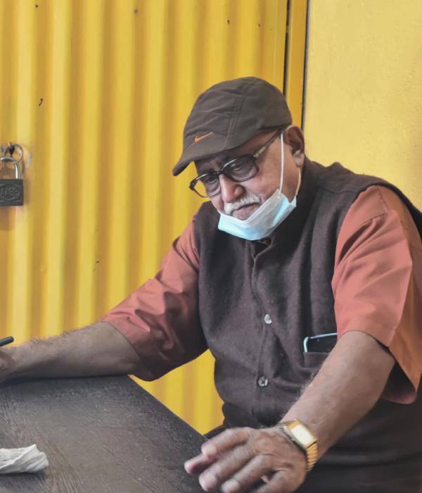 பாகிஸ்தானில் இருந்து வந்தனர் 