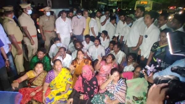 மகன் போராட்டம் மகன் போராட்டம்