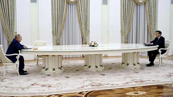 வலுக்கும் மோதல் 