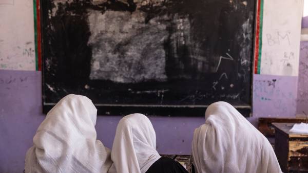 பெண் குழந்தைகள் பெண் குழந்தைகள்