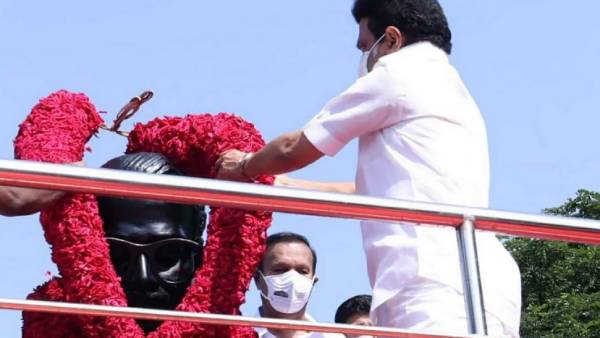 அண்ணா வழியில் எந்நாளும் அயராது உழைப்போம் 