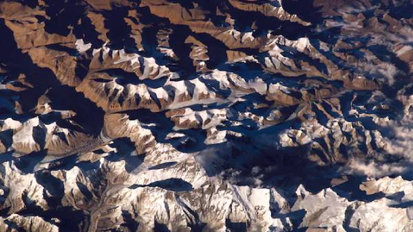 இமயமலையை விட பெரியது இமயமலையை விட பெரியது