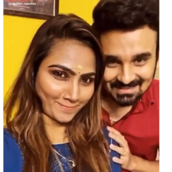 சமூக வலைத்தளத்தில் ஆக்டிவ்