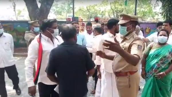 முஸ்லீம் மாணவிகள் 