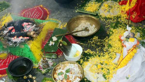 செல்போனை பறித்த சாமியார் 