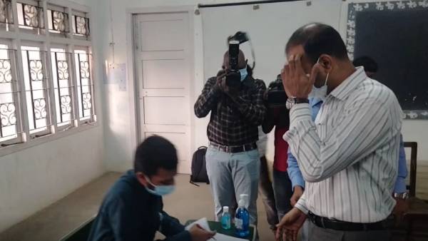பதட்டமான வாக்குச்சாவடிகள்