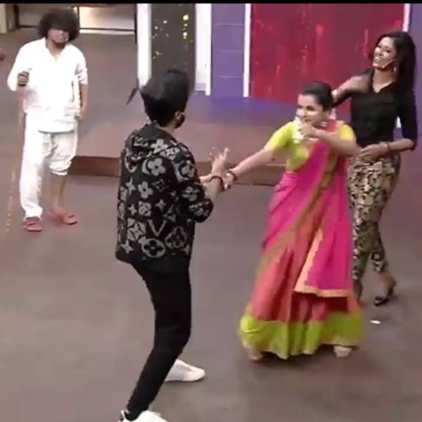 கோபத்தில் சிவாங்கி