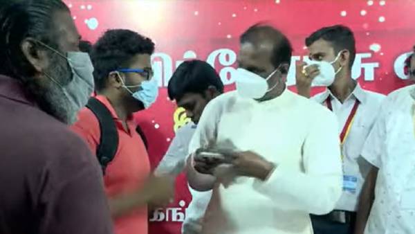 Vairamuthu signs autographs in his books at Chennai Book fair Vairamuthu signs autographs in his books at Chennai Book fair