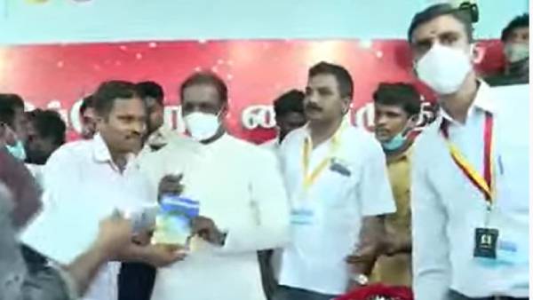 Vairamuthu signs autographs in his books at Chennai Book fair Vairamuthu signs autographs in his books at Chennai Book fair