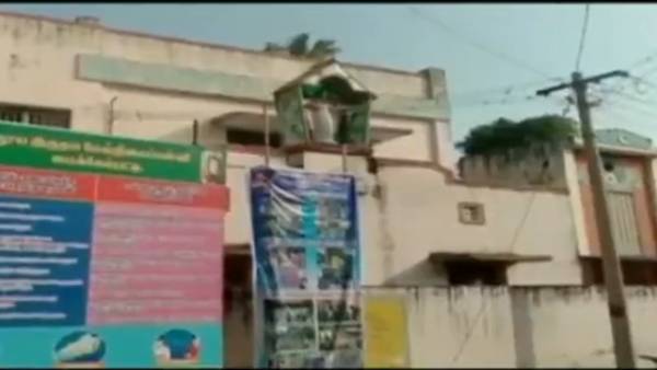 சக மாணவிகள் மறுப்பு