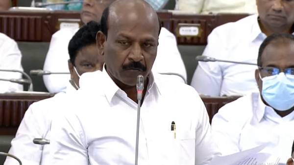 கேலிக்குத்தாக்குகிறது