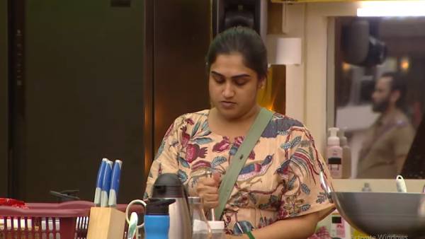  மீண்டும் எழுந்த ஜூலி 