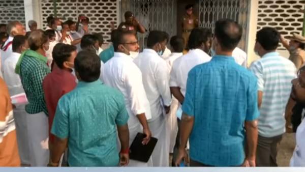 அதிமுகவுக்கு ஷாக் தந்த கோவை அதிமுகவுக்கு ஷாக் தந்த கோவை