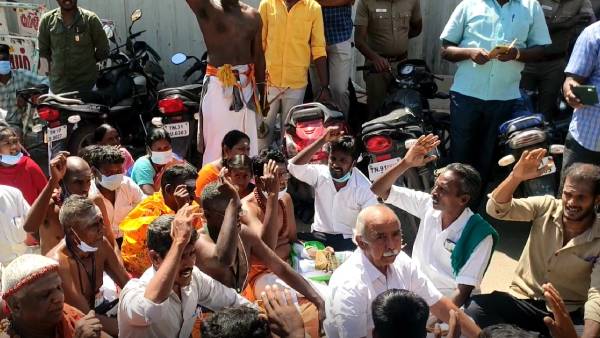 தேவாரம் பாடியவர்கள் கைது 