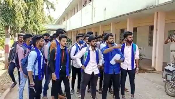 தலித் மாணவர்கள் தலித் மாணவர்கள்