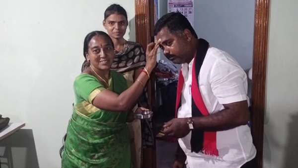 ஒரு லட்சம் வேட்பாளர்கள் 