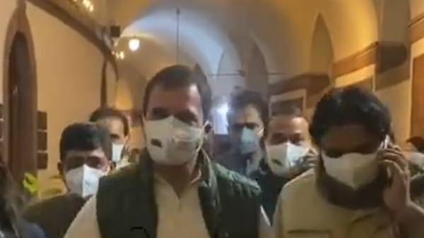 எப்போதும் தமிழை விட்டு கொடுக்காதவர் எப்போதும் தமிழை விட்டு கொடுக்காதவர்