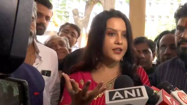 ஒரு பெண்ணாக உங்களுடன் பேசுகிறேன் ஒரு பெண்ணாக உங்களுடன் பேசுகிறேன்