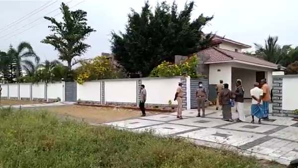  275 sovereigns of gold robbed by miscreants in dindigul 