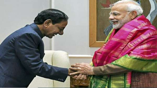 மோடிக்கு முதல் அழைப்பு