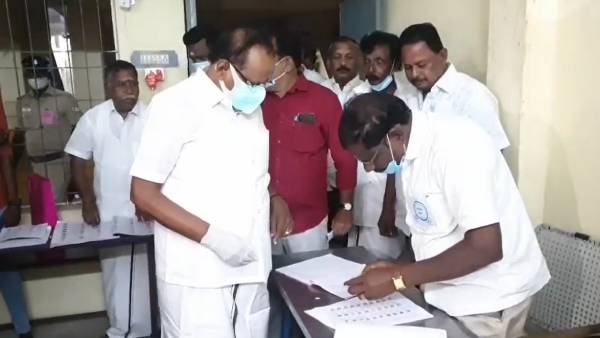 நகர்மன்றத் தலைவர் 