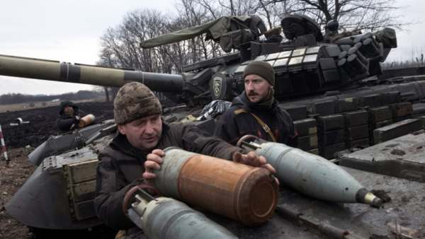  புரட்சி படைகளுக்கு உதவி 