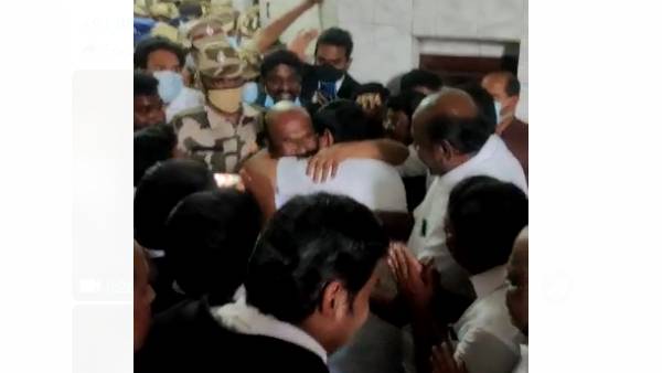  ஜெயக்குமார் ஆதரவாளர்கள்